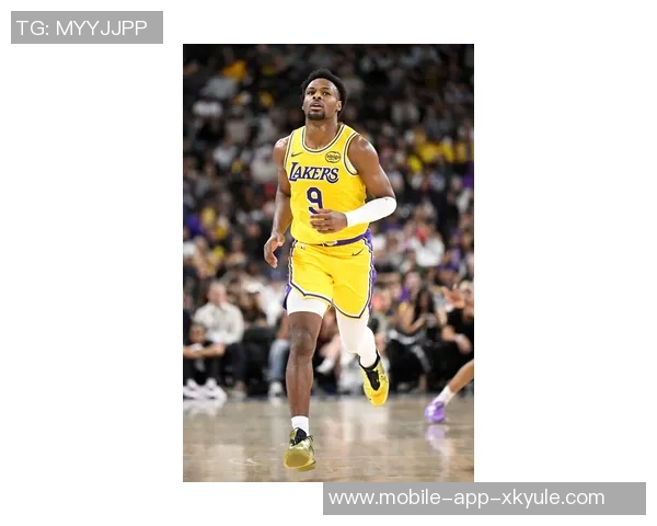 夸梅直言布朗尼一年无进步威少积极跑动更具价值