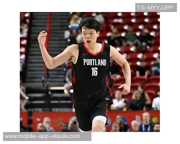 杨瀚森精彩表现前场抢板单手助攻乐福三分精准命中